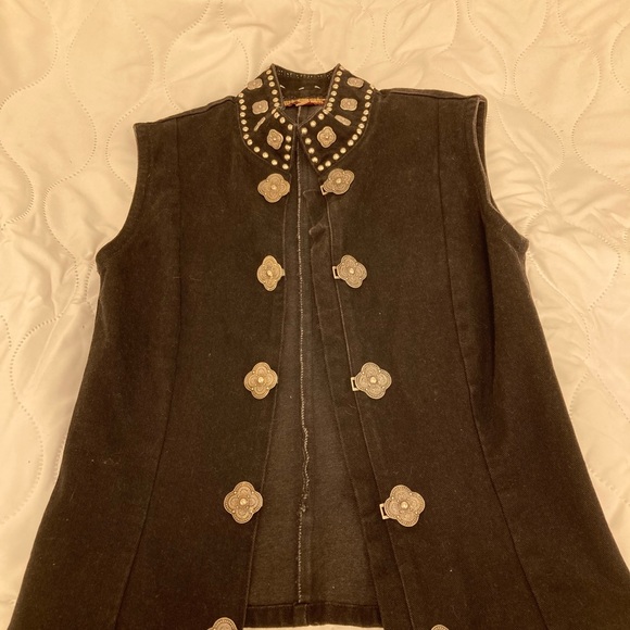 Double D Ranch Vest - Picture 2 of 11